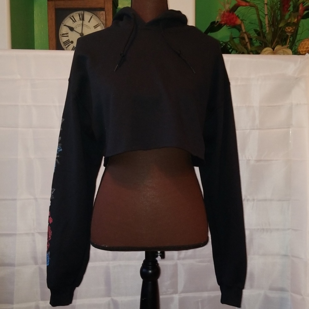 Black Crop Top Hoodie with Roses